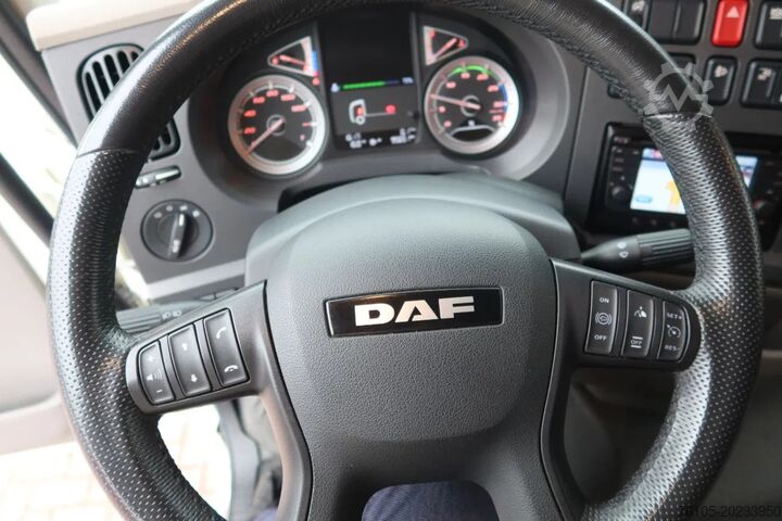 Box body DAF LF 210 Bakwagen+ Dhollandia 1500 kg Comfort cabine