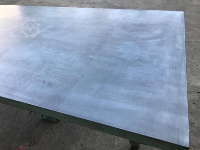 Straightening and welding plate made of cast steel and cast iron, heavily ribbed, formerly used as a  2000x1000
