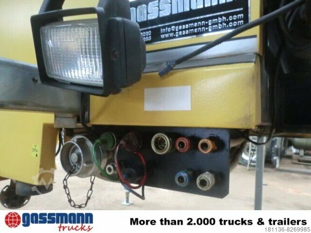 Kehrmaschine Unimog AUGL KMU88H, Kehrmaschinen-Aufbau