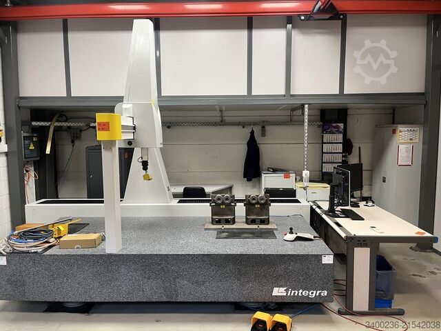 Nikon Integra 25-10-8 vertikale Koordinatenmessmaschine Nikon Integra 25-10-8