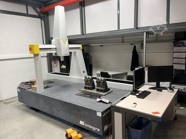 Nikon Integra 25-10-8 vertikale Koordinatenmessmaschine Nikon Integra 25-10-8