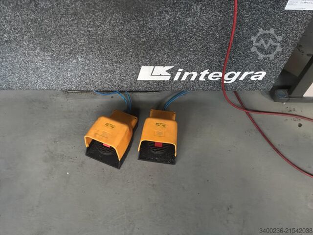 Nikon Integra 25-10-8 vertikale Koordinatenmessmaschine Nikon Integra 25-10-8