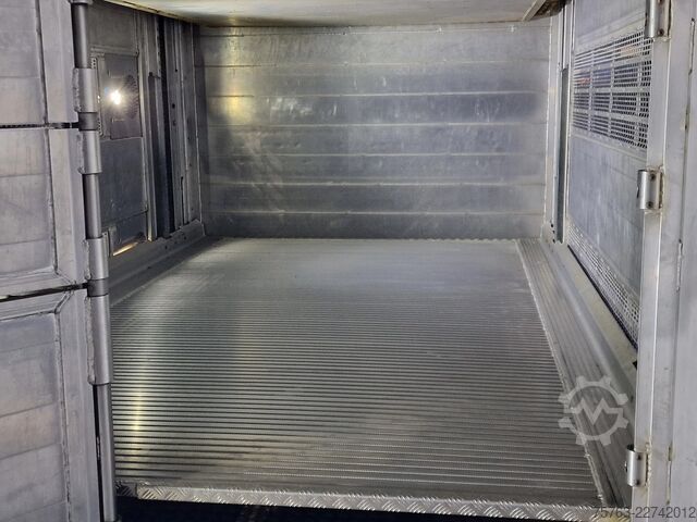 Viehtransport Volvo FH 13.500 XL 6x2 - Pezzaioli livestock 3 deck +...