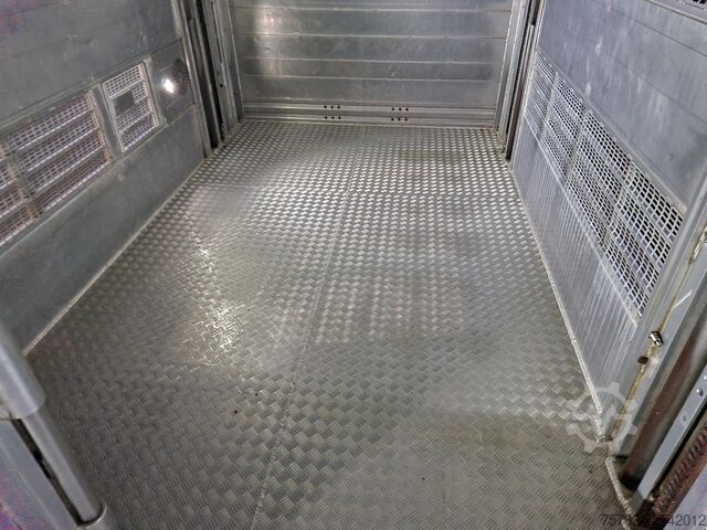 Viehtransport Volvo FH 13.500 XL 6x2 - Pezzaioli livestock 3 deck +...