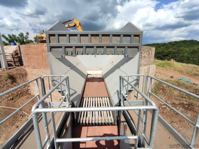 Schwingförderer / Bunker Constmach Vibrating Feeder Bunker Vibrating Feeder Bunker 80 to 50 T/H