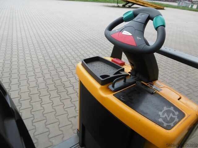 Tow tractor JUNGHEINRICH EZS 350