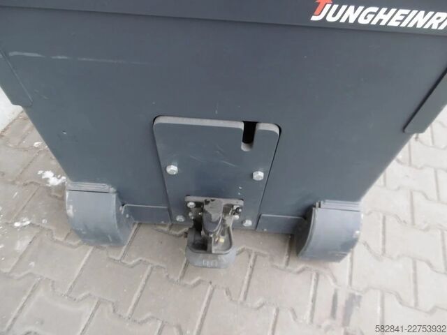 Tow tractor JUNGHEINRICH EZS 350