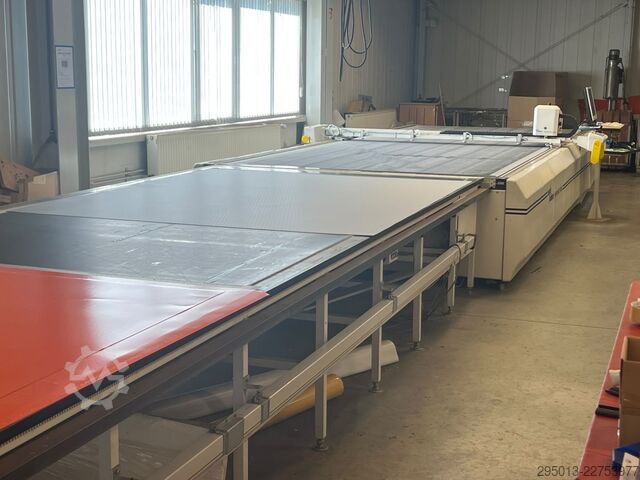 Fabric cutting machine Bullmer 