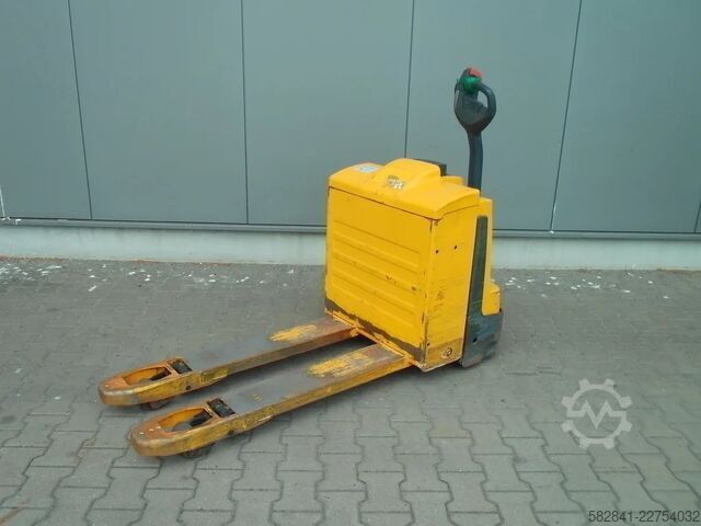 Electric low-lift pallet truck JUNGHEINRICH EJE 220