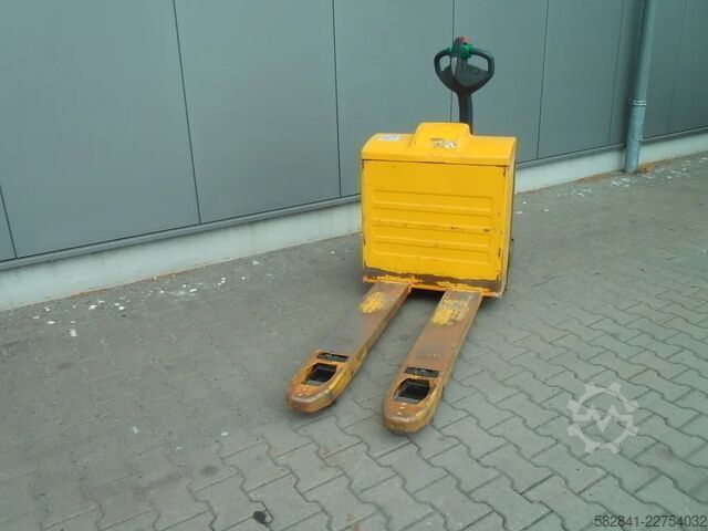 Electric low-lift pallet truck JUNGHEINRICH EJE 220