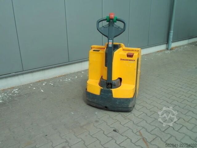 Electric low-lift pallet truck JUNGHEINRICH EJE 220