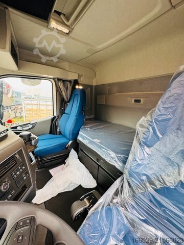 Schwerlast LKW/SZM VOLVO Volvo FH 500 8x4 Kran F705 R.2.7 L436 V20 NEUES