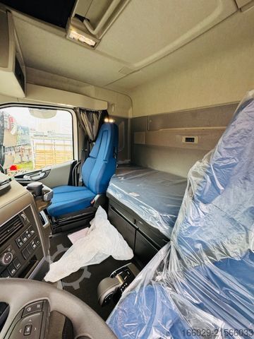 Schwerlast LKW/SZM VOLVO FH 500 8x4 Kran F710 RA2.27 Jib & Winde Sofort