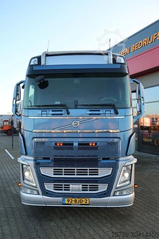 Viehtransport Volvo FH with a 7.30M cuppers box, 54.5 m². Nice Truc...