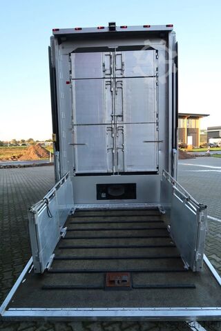 Viehtransport Volvo FH with a 7.30M cuppers box, 54.5 m². Nice Truc...