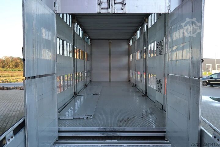 Viehtransport Volvo FH with a 7.30M cuppers box, 54.5 m². Nice Truc...