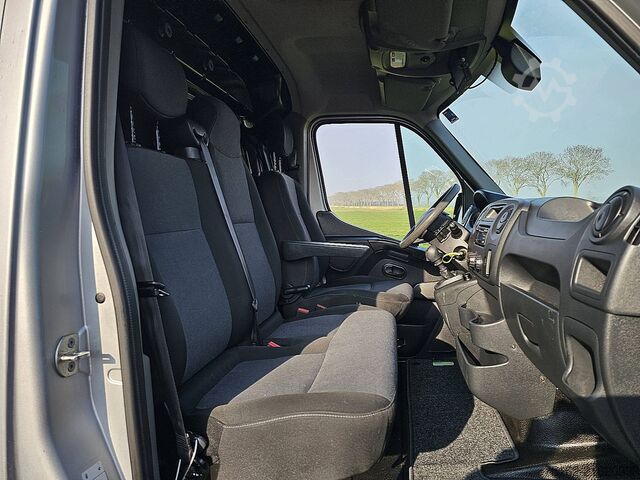 High-roof van RENAULT MASTER 2.3 L2H2 Imperiaal NAP!