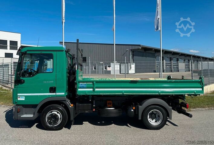 Three-way tipper van MAN TGL8.220Meiller/3-Sitze/NL2,9To/2xAHK/72 tkm/Top