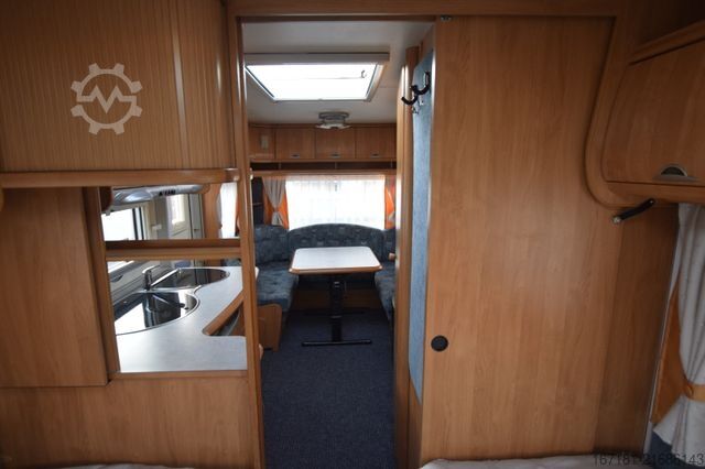 Wohnwagen HOBBY Excellent Easy 495 UL mit Mover und Vorzelt