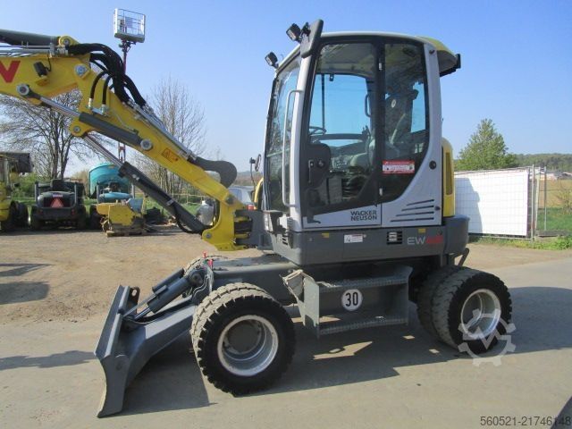 Mobile excavator Neuson EW 65 - Martin-POWERTILT + Schnellw.+ 4 Löffel