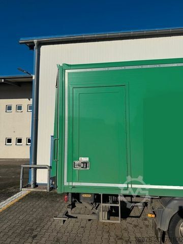 LKW mit Kofferaufbau MERCEDES-BENZ Atego 1524 L 7.2 m Koffer LBW2t Seitentür Kamera