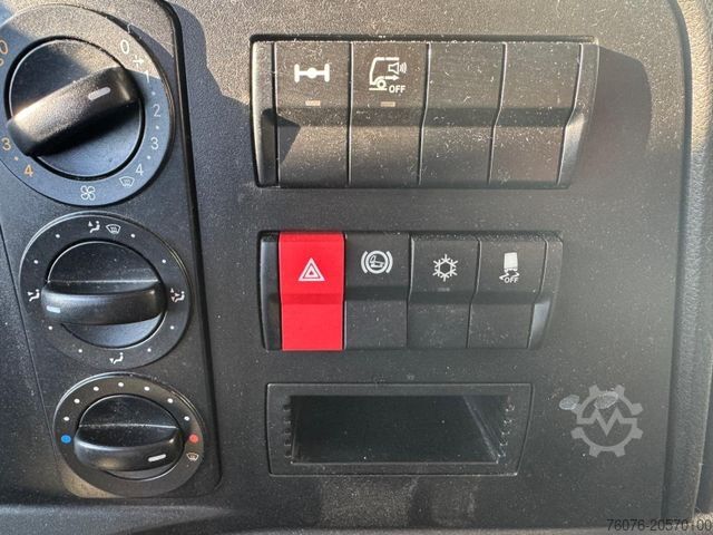 Box truck MERCEDES-BENZ Atego 1524 L 7.2 m Koffer LBW2t Seitentür Kamera