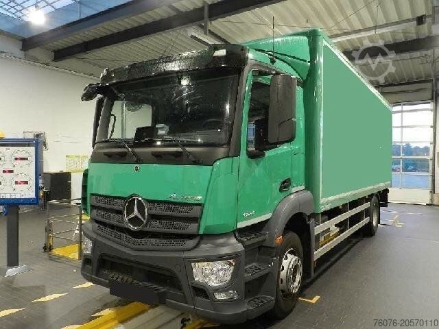 Box truck MERCEDES-BENZ 1824 L Koffer 7.2 Seitentür  LBW 2t Kamera