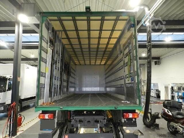Box truck MERCEDES-BENZ 1824 L Koffer 7.2 SeitentĂźr LBW 2t Kamera