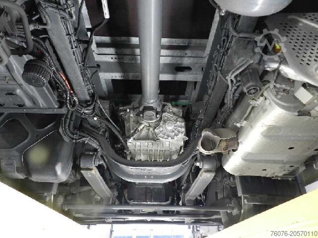 Box truck MERCEDES-BENZ 1824 L Koffer 7.2 SeitentĂźr LBW 2t Kamera