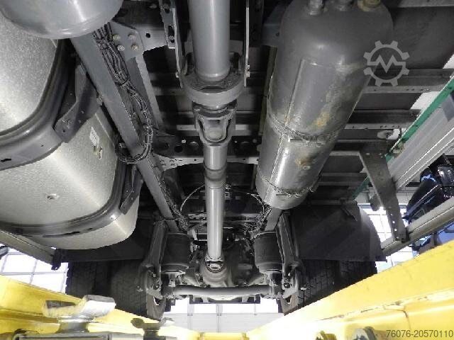 Box truck MERCEDES-BENZ 1824 L Koffer 7.2 Seitentür  LBW 2t Kamera