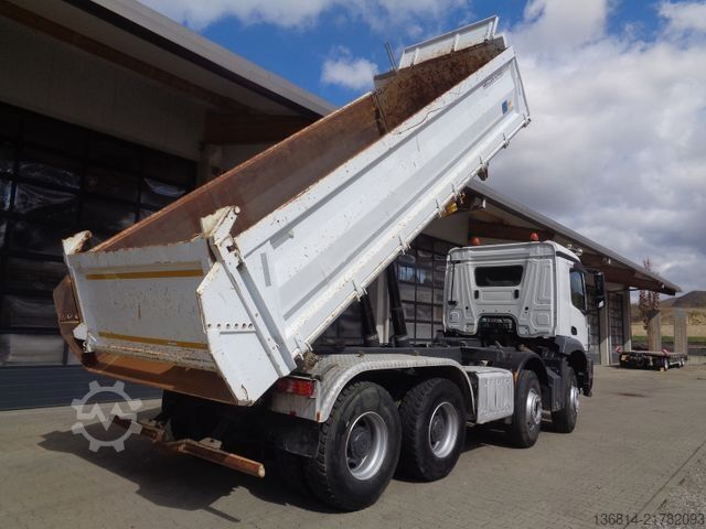Three-sided tipper truck MERCEDES-BENZ Arocs 3246 /Blattfederung/Bordmatik/Meiller