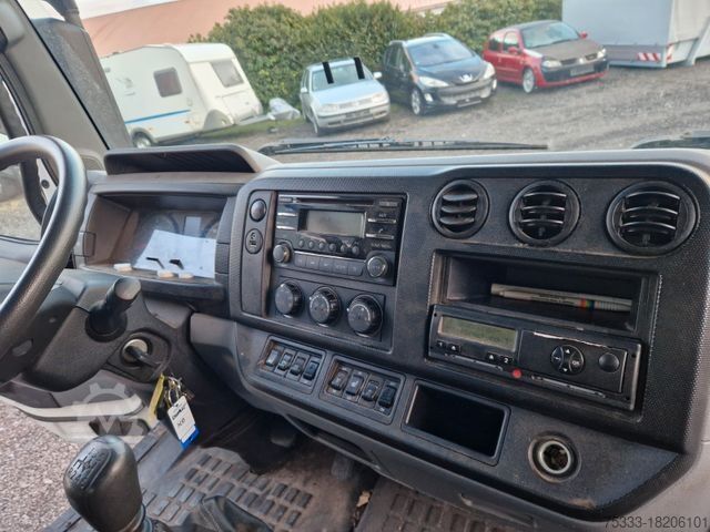 Box van RENAULT D7.5 180