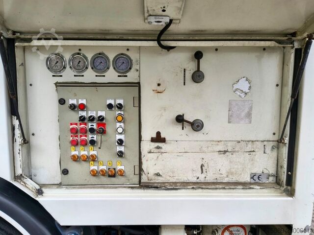 DESOT 3 Axle Förderschnecke, 7 Fächer, SAF-Achsen, Luftfederung, Scheibenbremsen, ABS MVI2220 DESOT 3 Axle Vijzel, 7 Compartimenten, SAF Assen, Luc...