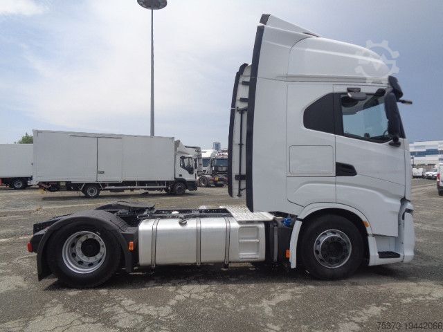 Standard tractor unit IVECO S-WAY AS440S48T/P ADR