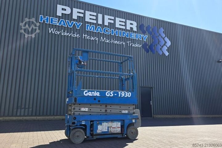 Scissor lift Genie GS1930 Electric, Working Height 7.8 m, 227kg Capac