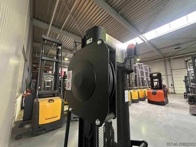 SWE 120 XR * DEMO !! REACH-MAST + Neigbare Gabeln + Seitenschieber !! TOYOTA SWE 120 XR * DEMO !!  REACH - MAST  +  Tilting Forks + S.S.  !!