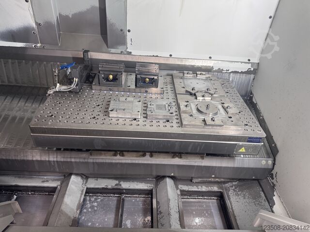 Vertikales Bearbeitungszentrum Deckel Maho DMC 835V