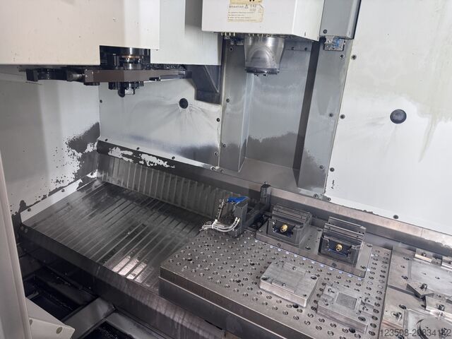Vertikales Bearbeitungszentrum Deckel Maho DMC 835V