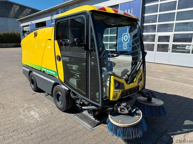 Kehrmaschine  C202 Kleinkehrmaschine 2 M³ - 6.000 h