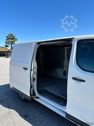 Compact van toyota proace