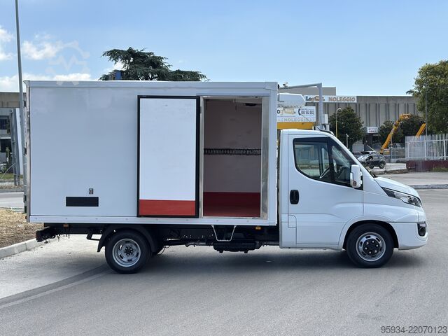Transporter mit Koffer IVECO DAILY 35-150