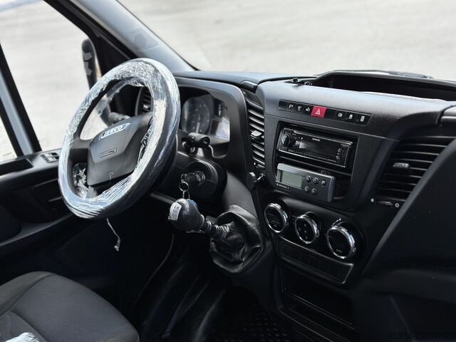 Transporter mit Koffer IVECO DAILY 35-150