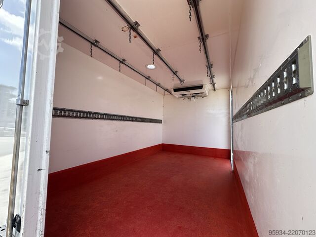 Transporter mit Koffer IVECO DAILY 35-150