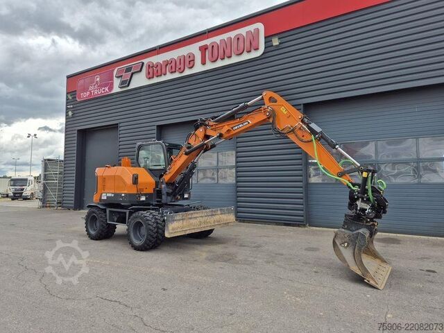 Hydraulic shovels Develon DX100W-7