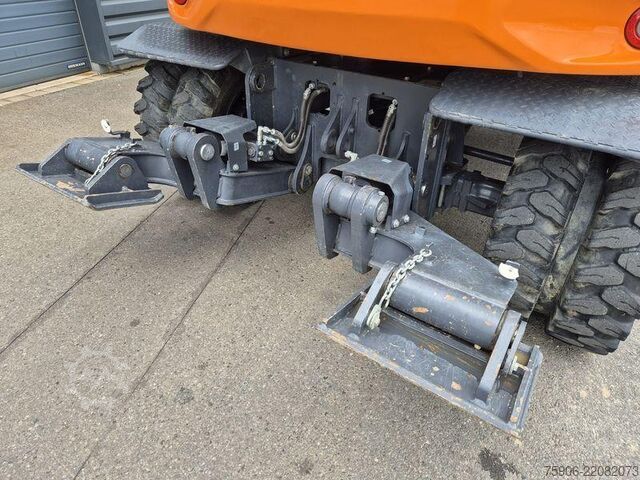 Hydraulic shovels Develon DX100W-7