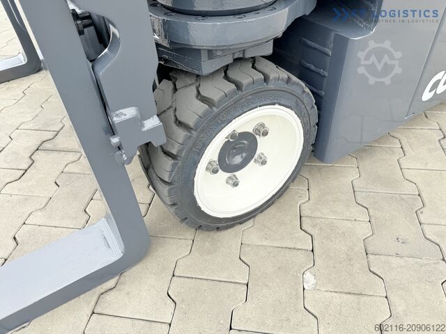 4-way forklift COMBILIFT CBE2500 TRIPLEX 5500 FORK POSITIONER