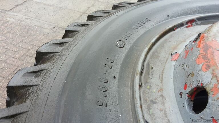 Rad mit Reifen  Vredenstein banden