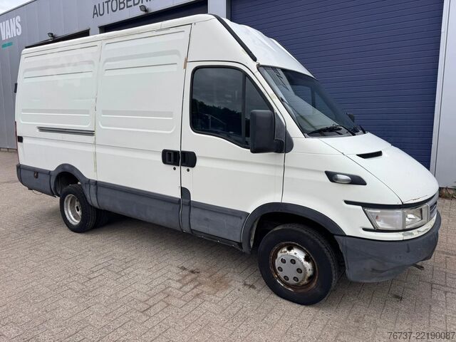 Kastenwagen Iveco Daily **35C12-2300CC**