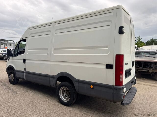 Kastenwagen Iveco Daily **35C12-2300CC**