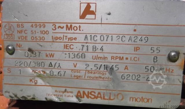 Regelbarer Getriebemotor 0,37 kW 26-143 U/min Motovario TKRF/5